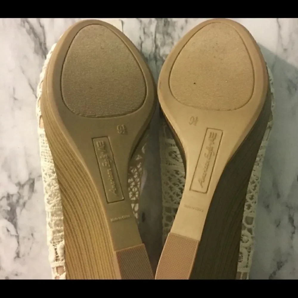 🌸American Eagle Beautiful lace wedge Sandal -10